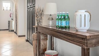 2BD Ocean-view Condo in Flamingo With Pool