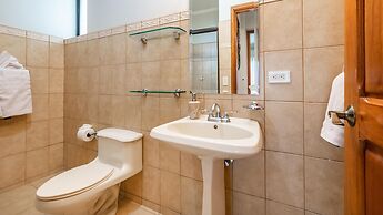 2BD Ocean-view Condo in Flamingo With Pool