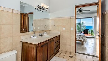 2BD Ocean-view Condo in Flamingo With Pool