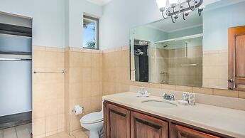 2BD Ocean-view Condo in Flamingo With Pool