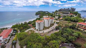 2BD Ocean-view Condo in Flamingo With Pool