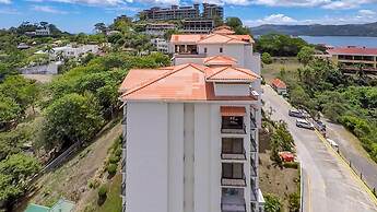 2BD Ocean-view Condo in Flamingo With Pool