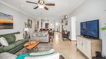 2BD Ocean-view Condo in Flamingo With Pool