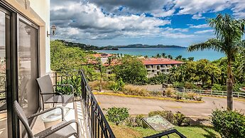 2BD Ocean-view Condo in Flamingo With Pool