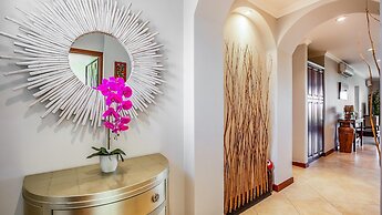 2BD Ocean-view Condo in Flamingo With Pool