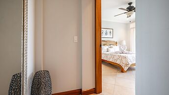 2BD Ocean-view Condo in Flamingo With Pool