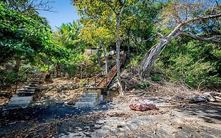 5-BD Beachfront, Ocean-View Hillside Home