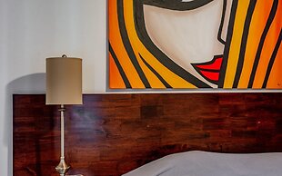 5-BD Beachfront, Ocean-View Hillside Home