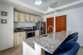 Brand-New 3-Bedroom with Pool Near Beach