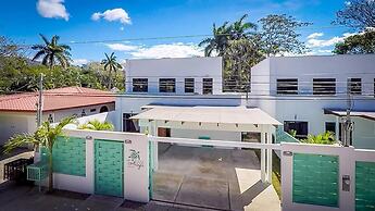 Brand-New 3-Bedroom with Pool Near Beach