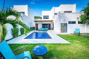 Brand-New 3-Bedroom with Pool Near Beach