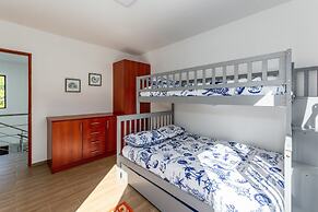 Brand-New 3-Bedroom with Pool Near Beach