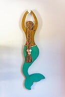 Brand-New 3-Bedroom with Pool Near Beach