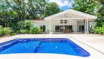House and Apartment With Private Pool - Walk to Beach
