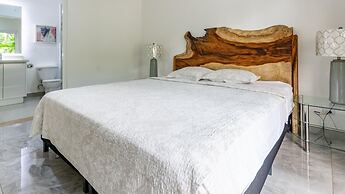 House and Apartment With Private Pool - Walk to Beach