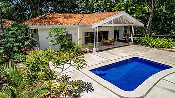 House and Apartment With Private Pool - Walk to Beach