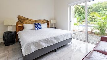 House and Apartment With Private Pool - Walk to Beach
