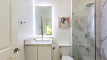 House and Apartment With Private Pool - Walk to Beach
