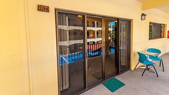 Bright, Airy 2BD Condo 3 Blocks From Beach