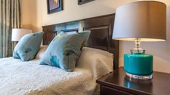 Bright, Airy 2BD Condo 3 Blocks From Beach