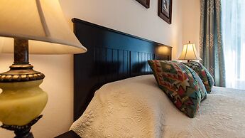 Bright, Airy 2BD Condo 3 Blocks From Beach