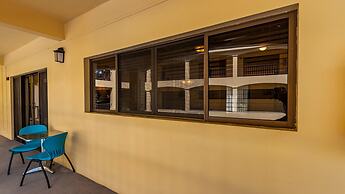 Bright, Airy 2BD Condo 3 Blocks From Beach