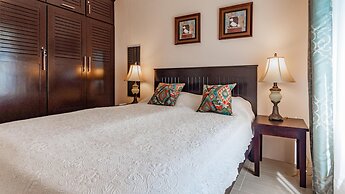 Bright, Airy 2BD Condo 3 Blocks From Beach