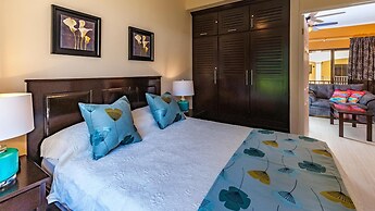 Bright, Airy 2BD Condo 3 Blocks From Beach