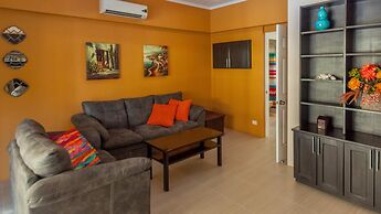 Bright, Airy 2BD Condo 3 Blocks From Beach