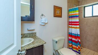 Bright, Airy 2BD Condo 3 Blocks From Beach