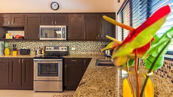 Bright, Airy 2BD Condo 3 Blocks From Beach