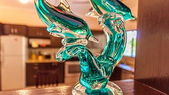 Bright, Airy 2BD Condo 3 Blocks From Beach