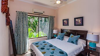 Bright, Airy 2BD Condo 3 Blocks From Beach