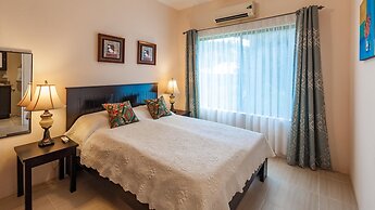 Bright, Airy 2BD Condo 3 Blocks From Beach