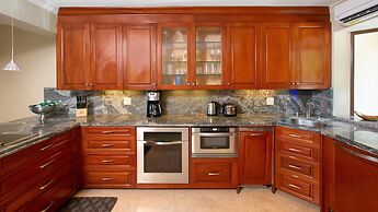 Luxury 2BD Villa on Flamingo Beach With All Bells and Whistles