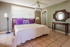 Luxury Ocean-view Flamingo Home With Pool, Apartment and Party Deck