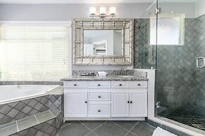 Luxury Ocean-view Flamingo Home With Pool, Apartment and Party Deck