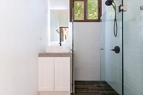 Luxury Ocean-view Flamingo Home With Pool, Apartment and Party Deck