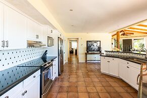 Luxury Ocean-view Flamingo Home With Pool, Apartment and Party Deck