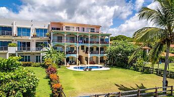 Immaculate 3BD Beachfront Condo With Pool in Surfside