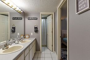 Memory Maker Condo - Great Location - Updated - Walk to Restaurant and