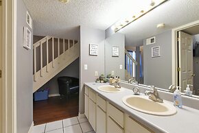 Memory Maker Condo - Great Location - Updated - Walk to Restaurant and