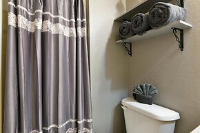 Memory Maker Condo - Great Location - Updated - Walk to Restaurant and