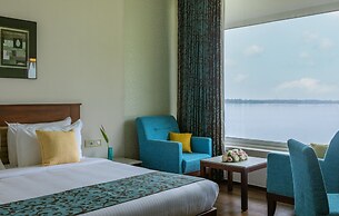 BLUSALZ MANOR Waters Edge Kochi