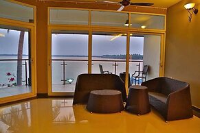 BLUSALZ MANOR Waters Edge Kochi