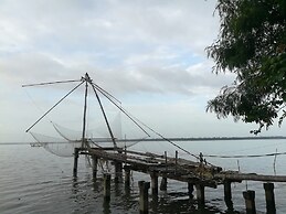 BLUSALZ MANOR Waters Edge Kochi