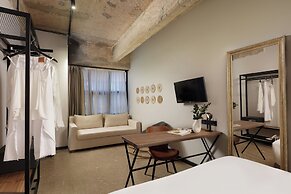 Anise, Aluma Hotel & Resort