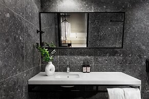 Anise, Aluma Hotel & Resort