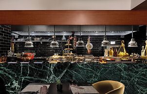 Anise, Aluma Hotel & Resort