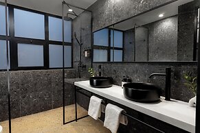 Anise, Aluma Hotel & Resort